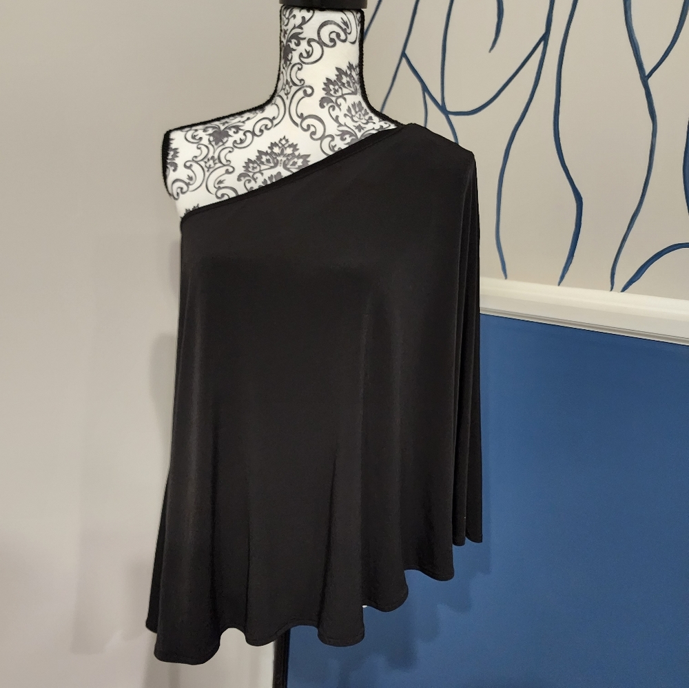NWOT VS Asymetrical One Shoulder Top